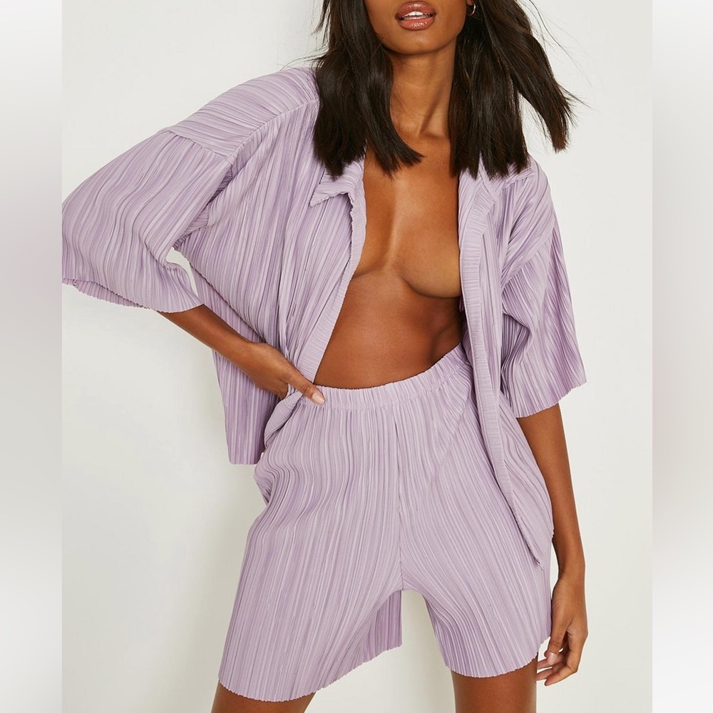 Relaxes fit shirt and short set